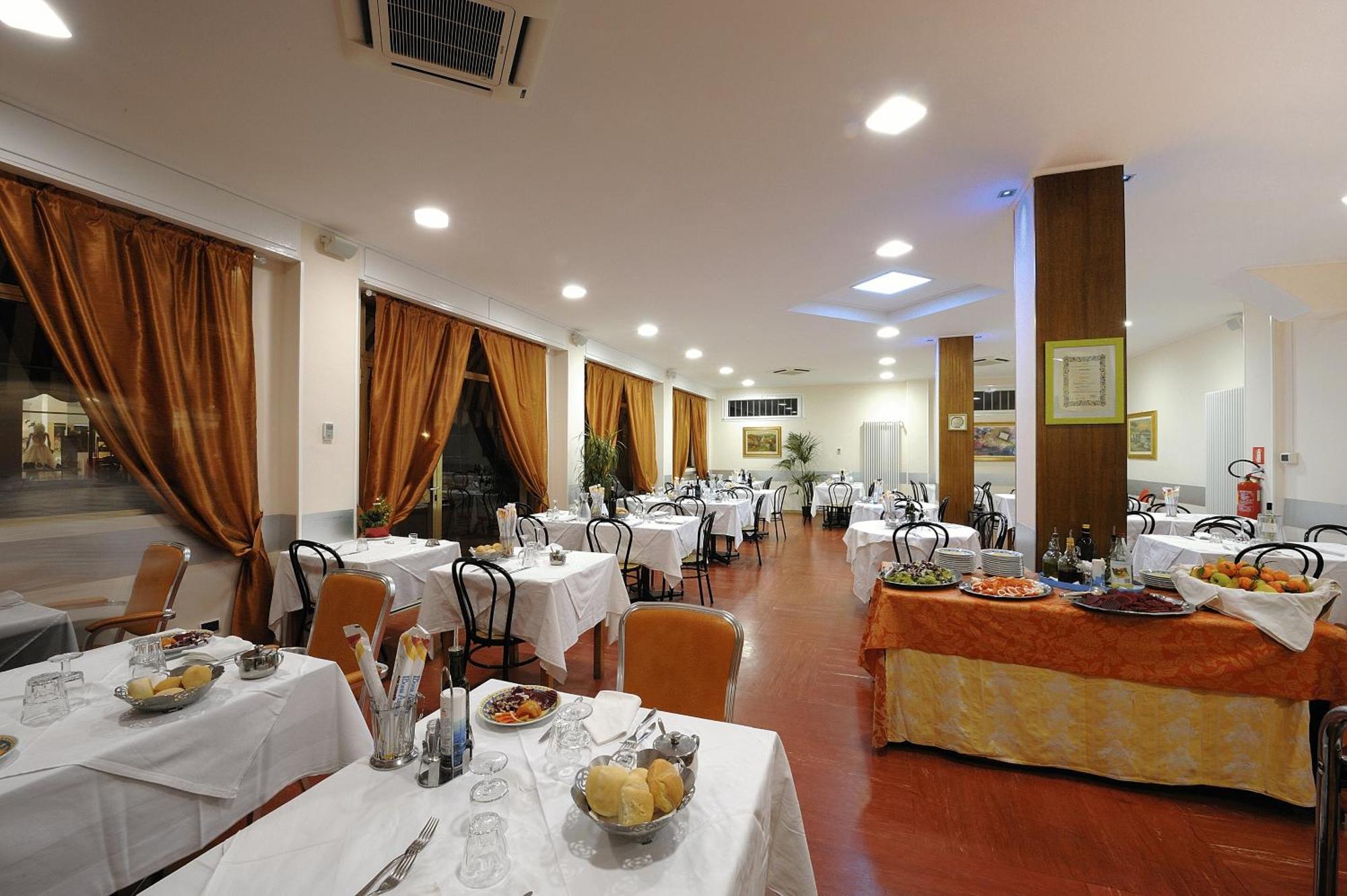 Hotel Arma Ristorante Arma di Taggia Exterior photo